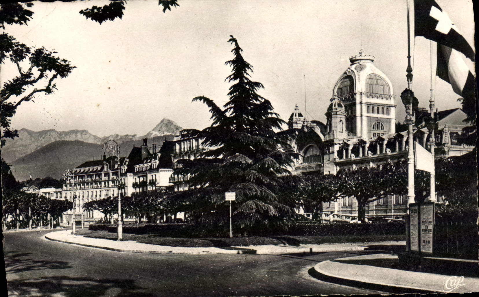 CPM Evian Les Bains et la Dent d'Oche