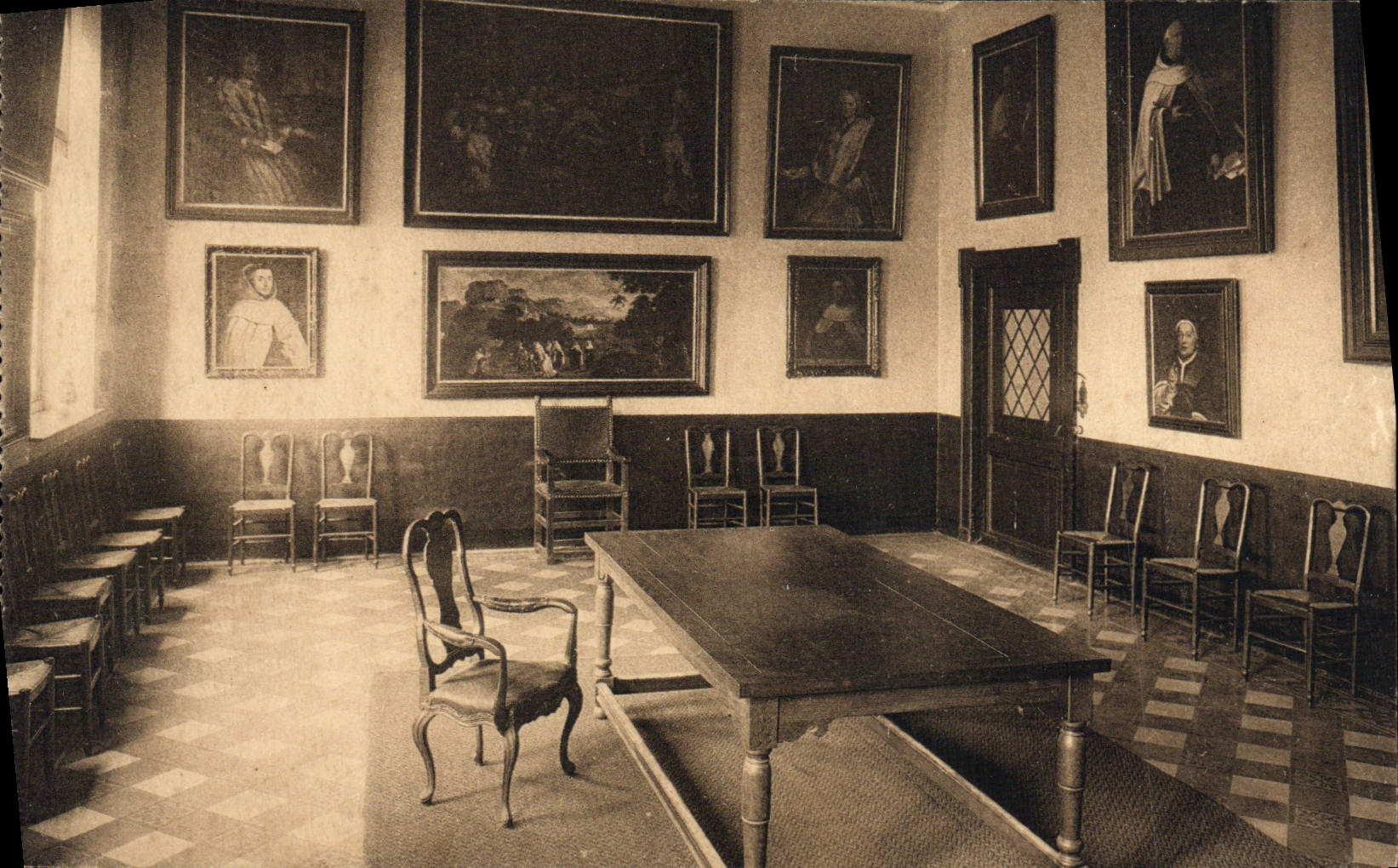 Salle à manger décorée — portraits anciens — éditeur : Urmangelskamer, Bruxelles
