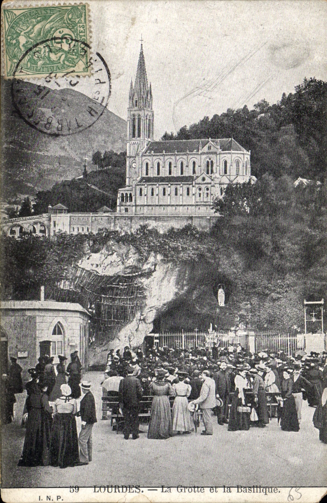 CPA Lourdes La Grotte et la Basilique