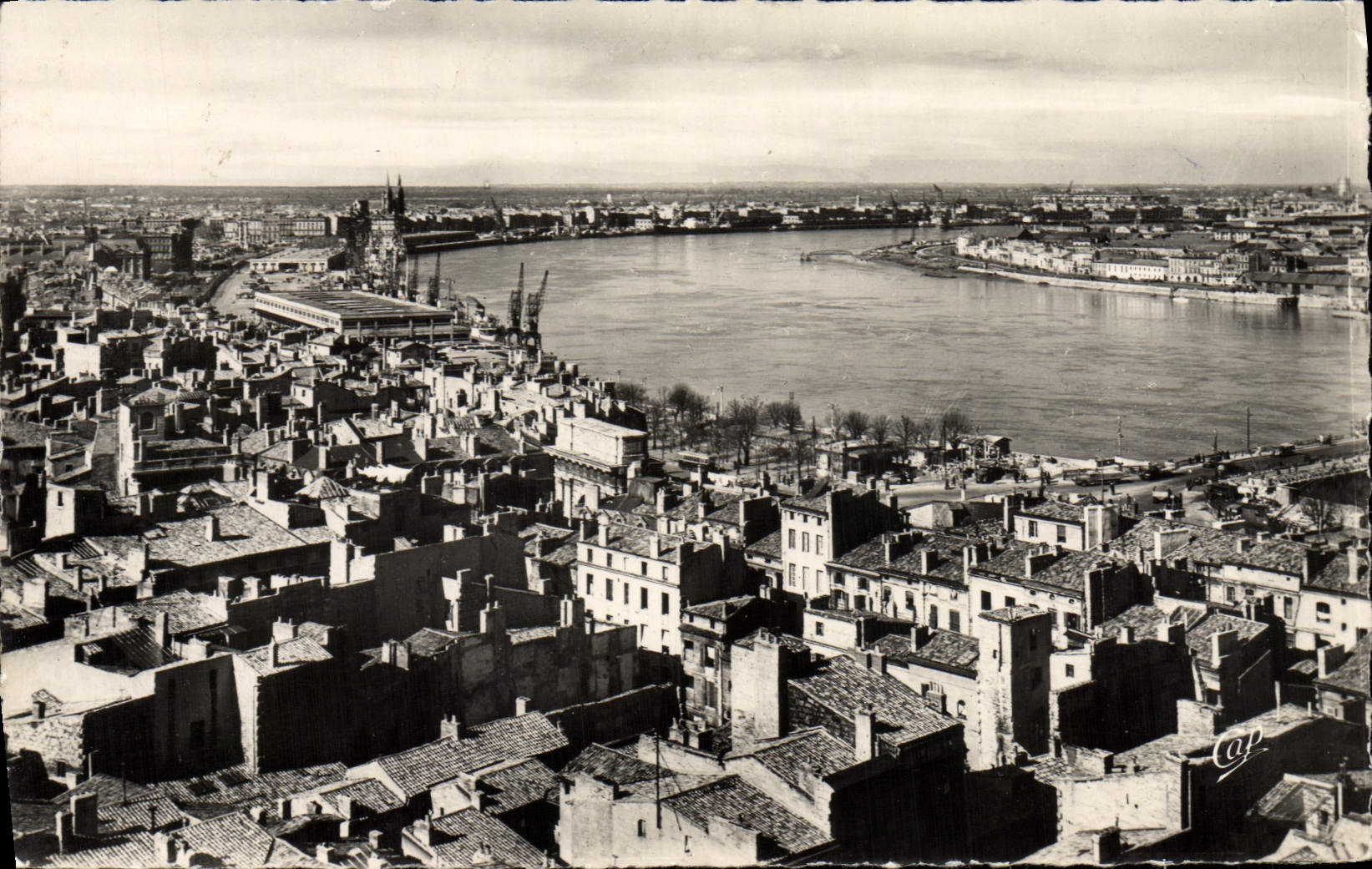 Bordeaux — Les Quais et le Port — C.A.P. (55) Réal-Photo