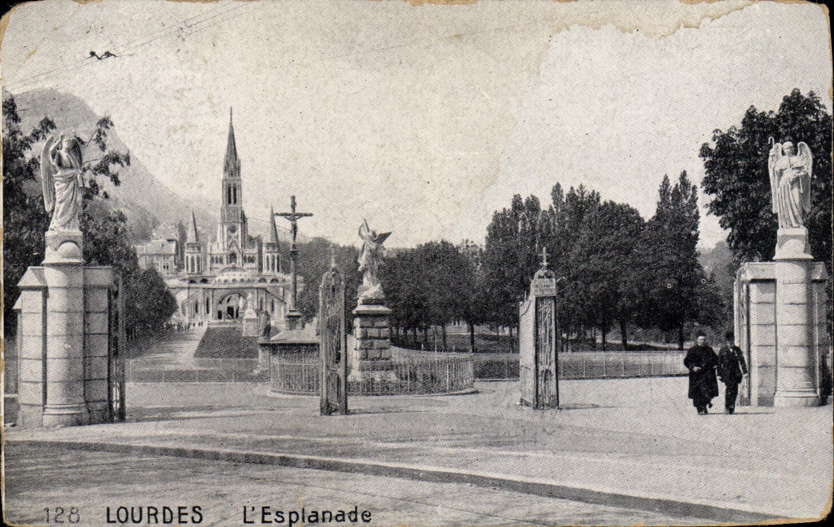 Lourdes — L'Esplanade — éditeur inconnu, n° 128