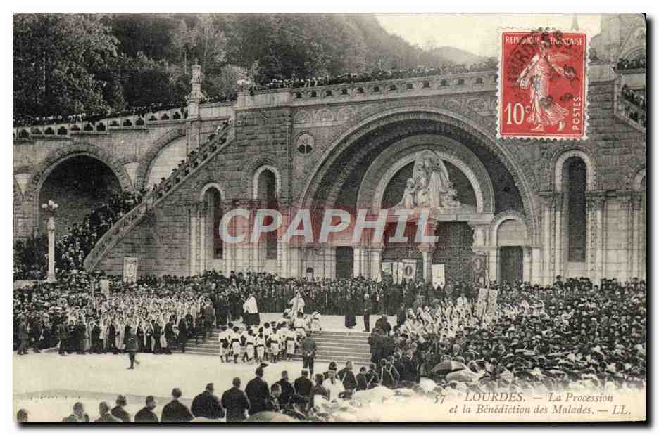 CPA Lourdes La Procession Et La Benediction Des Malades