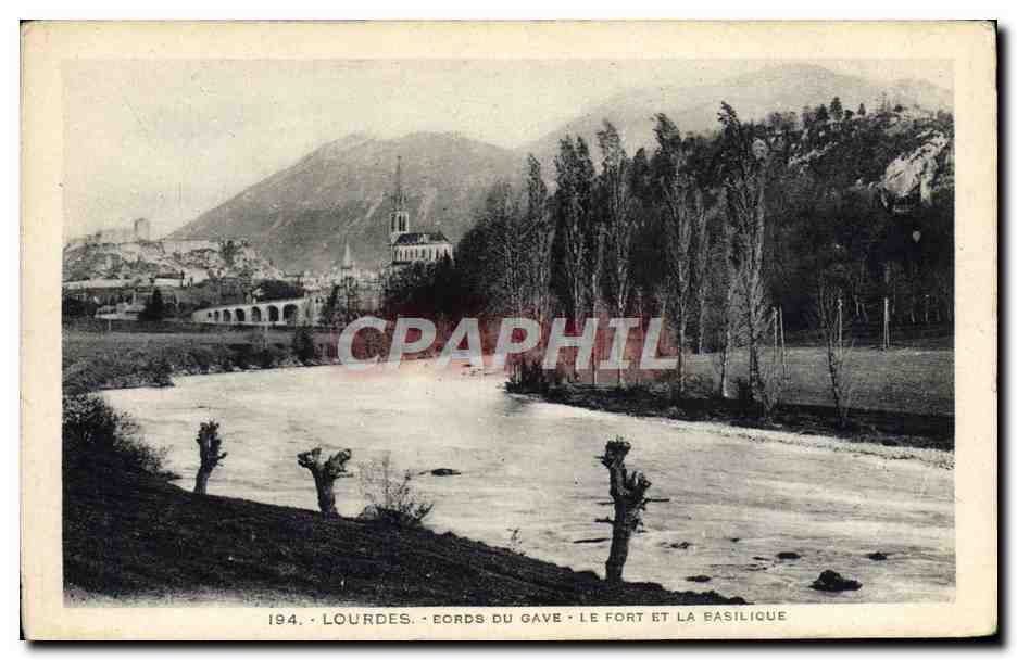 CPA Lourdes Bords Du Gave Le Fort Et La Basilique