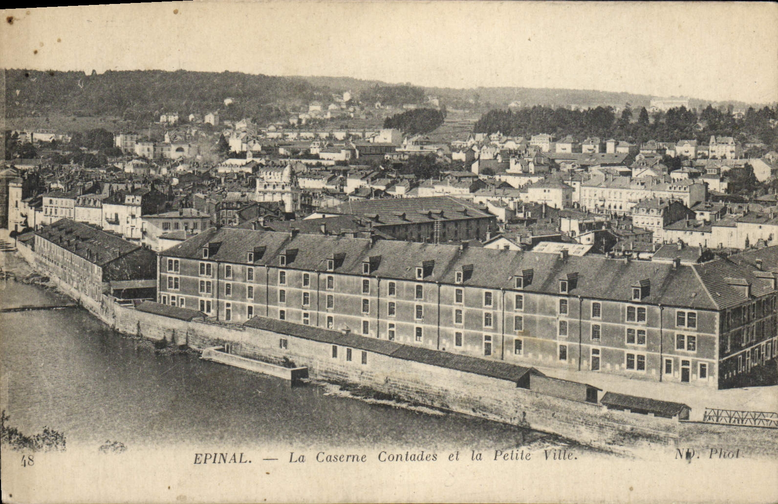 CPA Epinal La Caserne Contades Et La Petite Ville Militaria