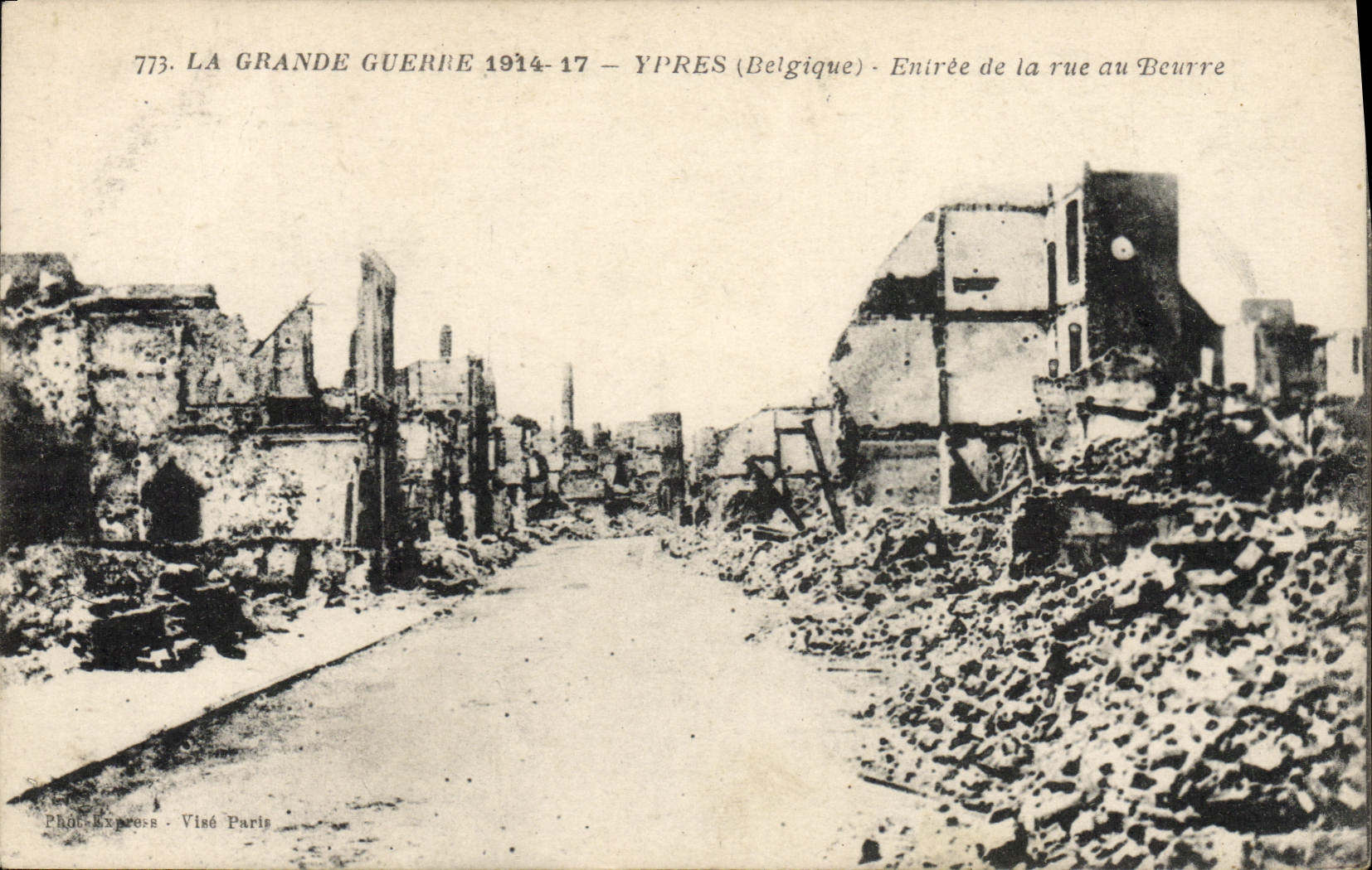 CPA La Grande Guerre Ypres Entree de la rue du beurre Militaria