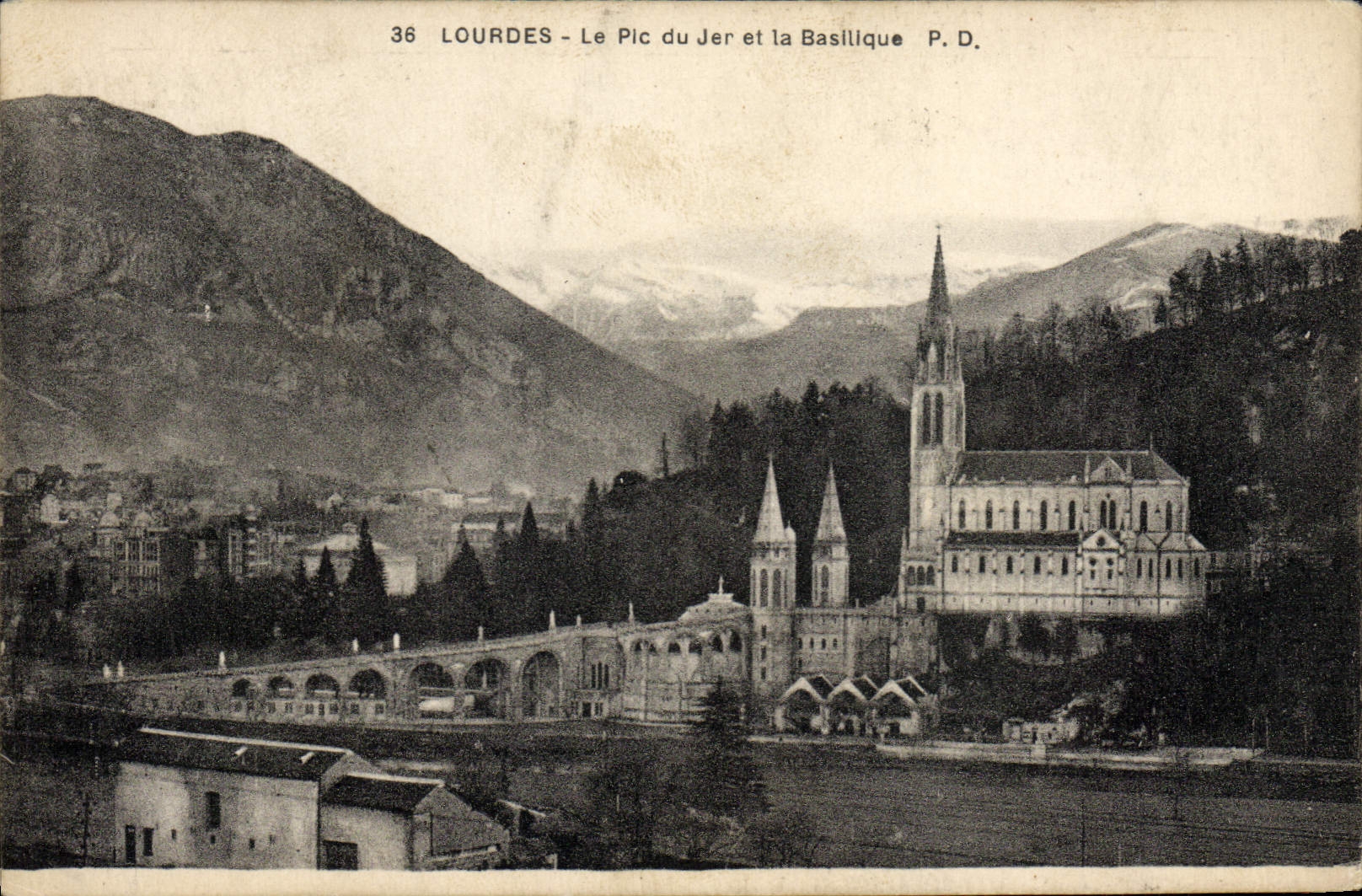 CPA Lourdes Le Pic Du Jer Et La Basilique