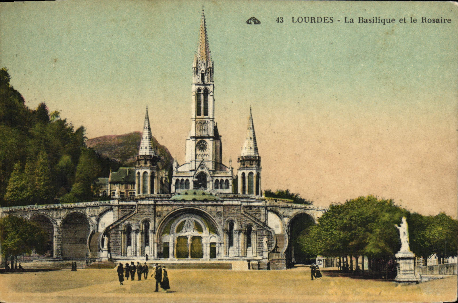 CPA Lourdes La Basilique Et Le Rosaire