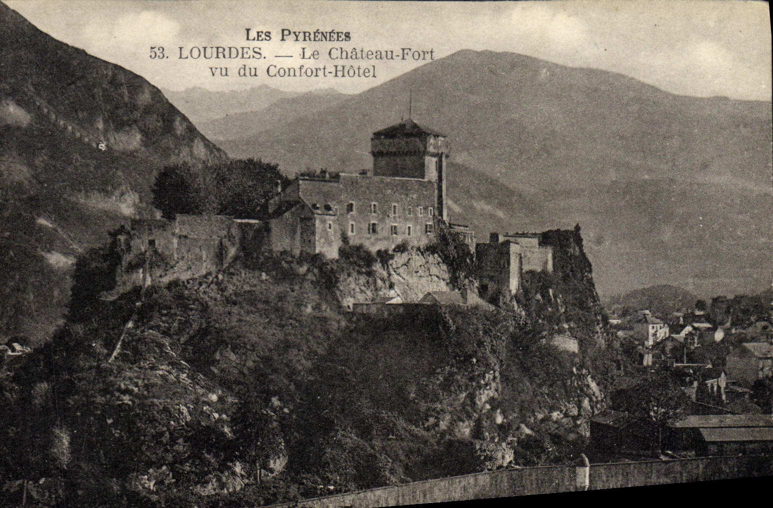 CPA Lourdes Le Chateau Fort Vu Du Confort Hotel