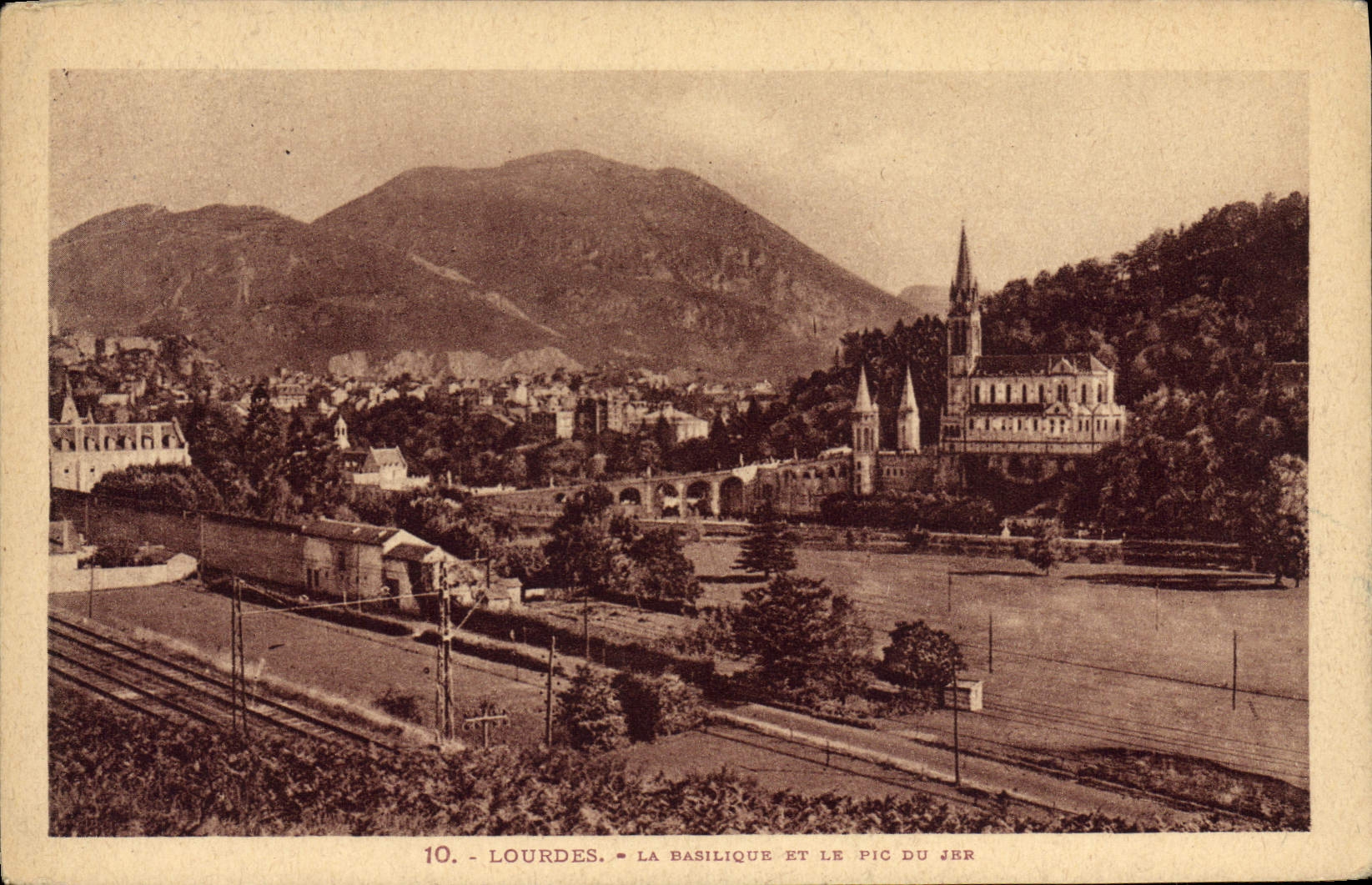 Lourdes — La Basilique et le Pic du Jer — Cliche Laboude Frères, n°10