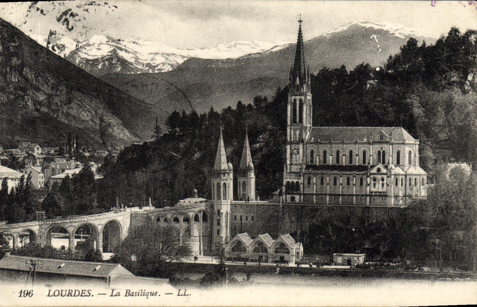 CPA Lourdes La Basilique