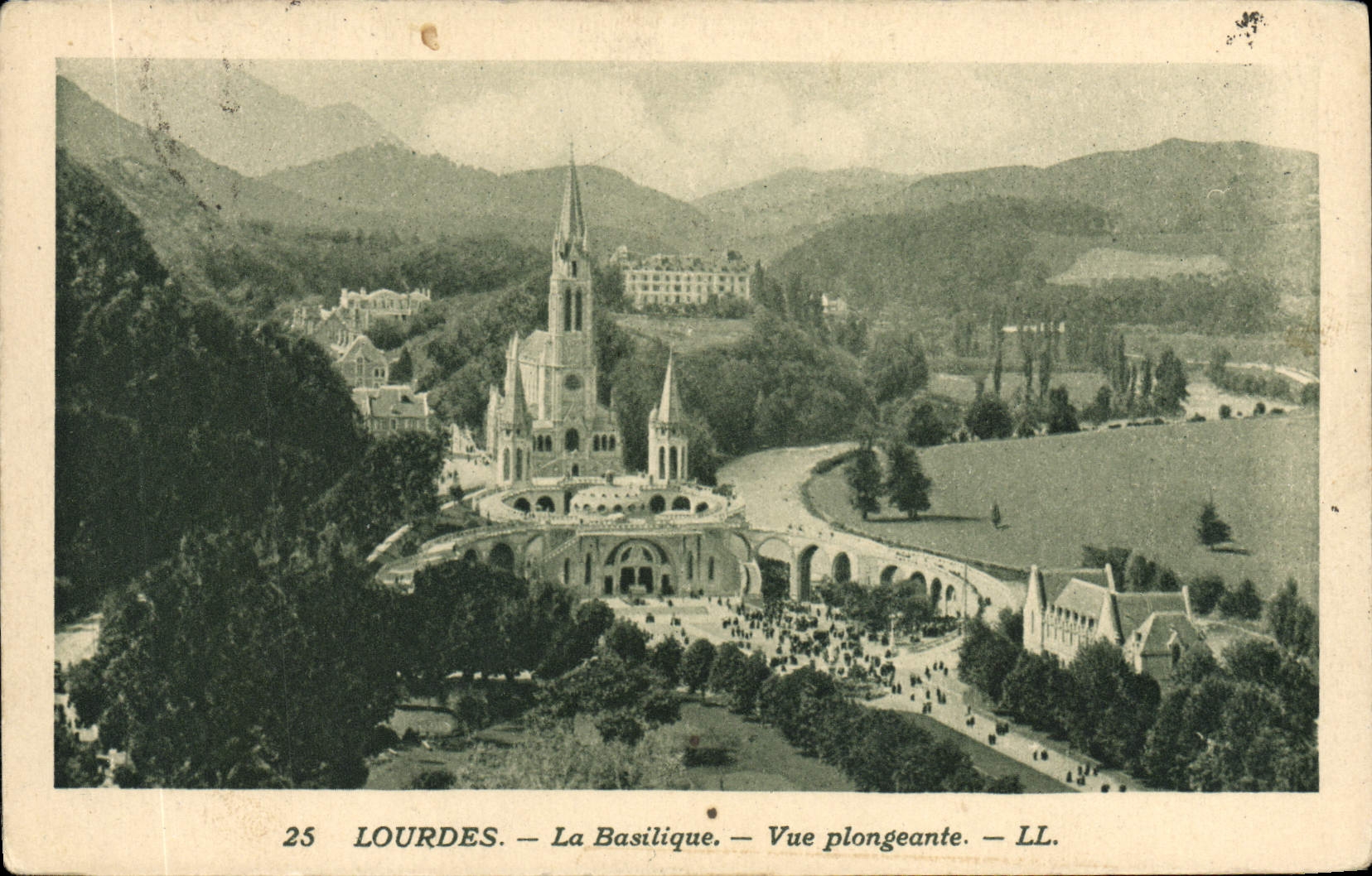CPA Lourdes La Basilique Vue Plongeante