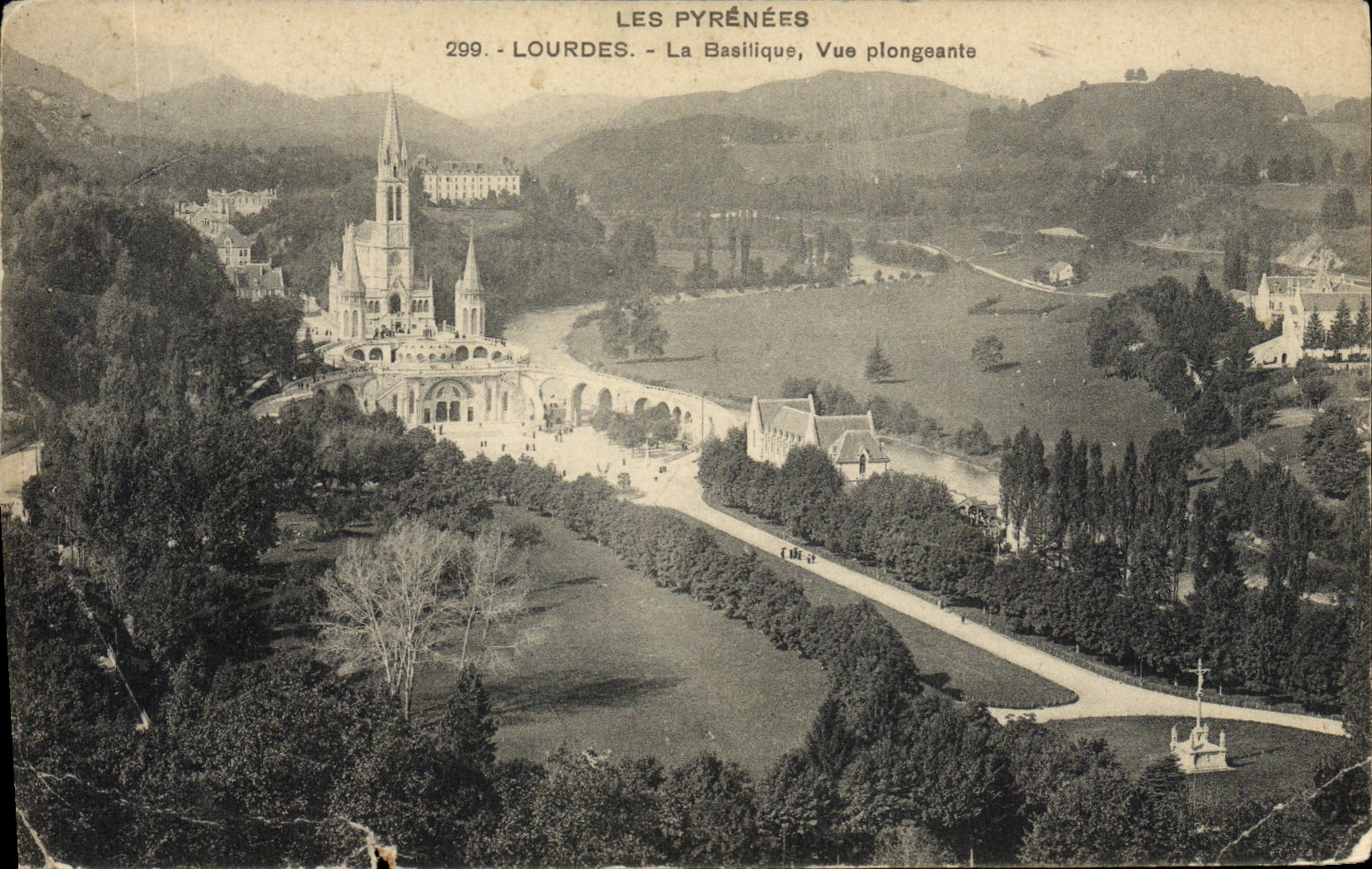 CPA Lourdes La Basilique Vue Plongeante