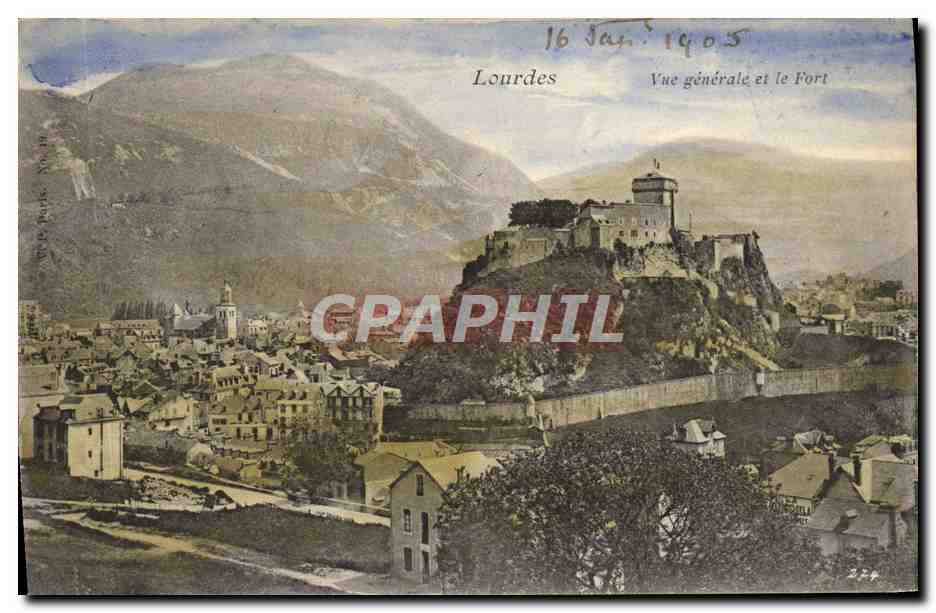 CPA Lourdes Vue Generale Et Le Fort