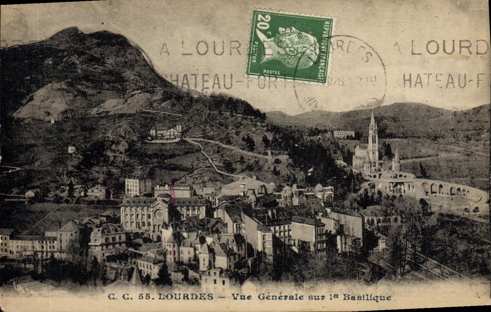 CPA Lourdes Vue Generale Sur La Basilique