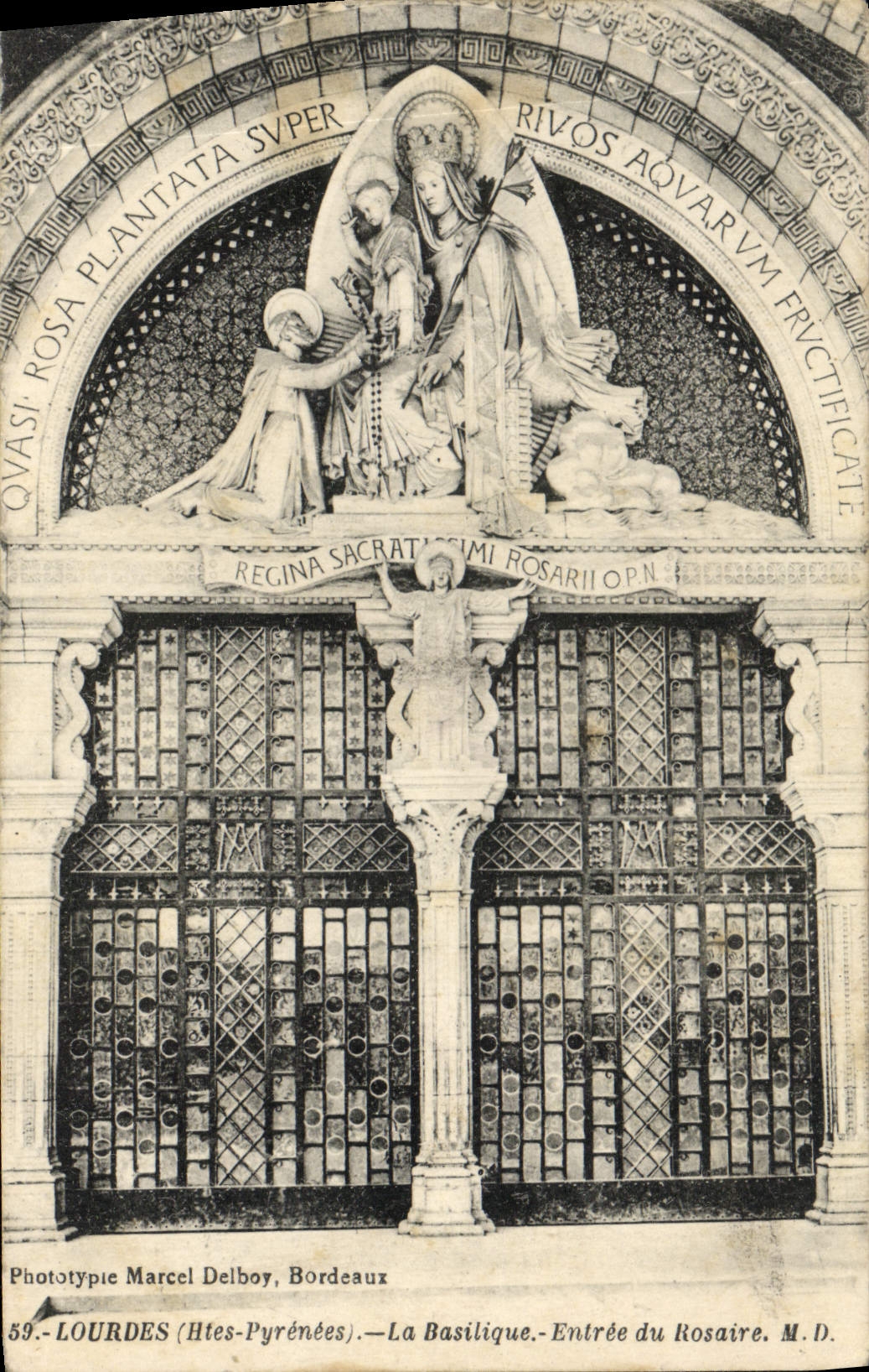 CPA Lourdes La Basilique Entree Du Rosaire