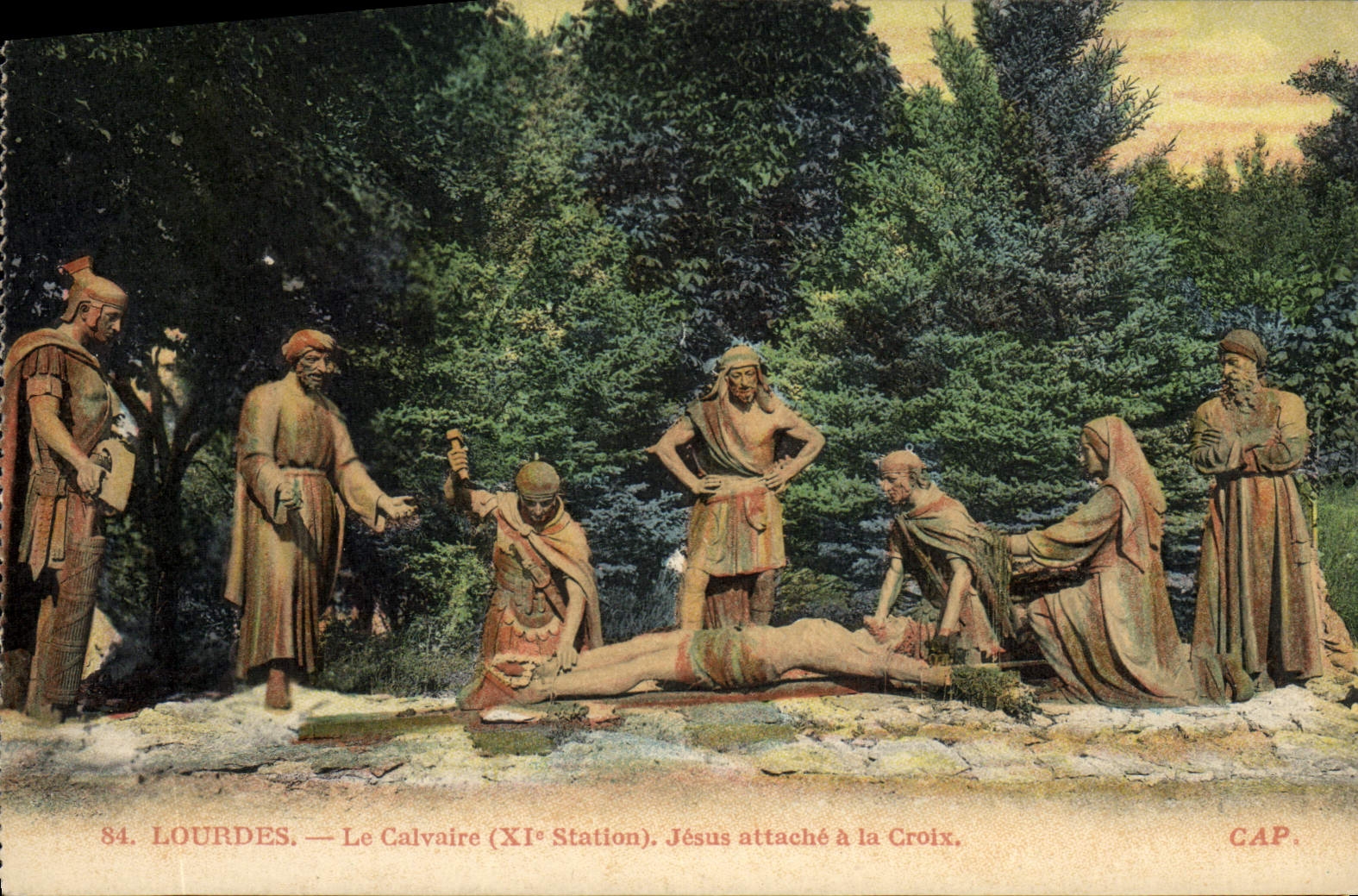 CPA Lourdes Le Calvaire Jesus Attache A La Croix