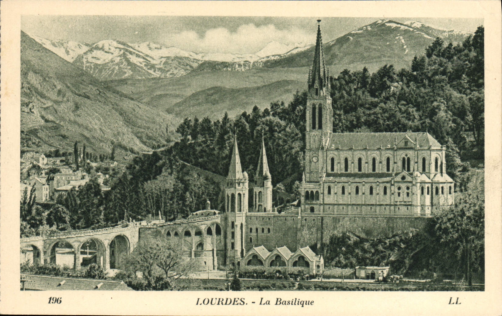 CPA Lourdes La Basilique