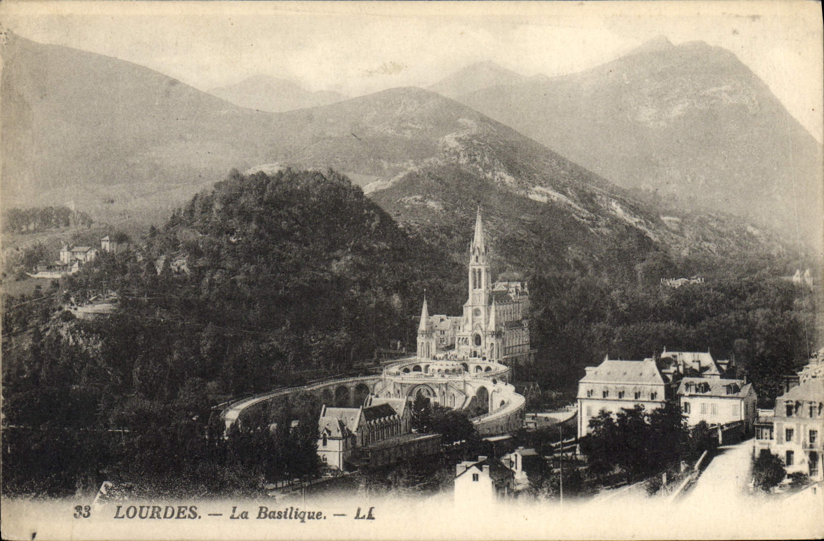 CPA Lourdes La Basilique