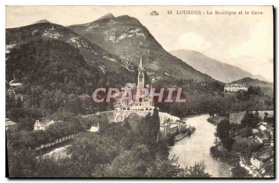 CPA Lourdes La Basilique Et Le Gave