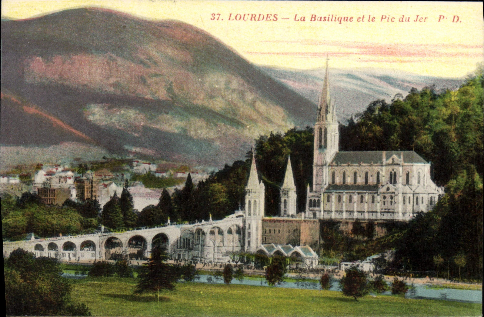 CPA Lourdes La Basilique Et Le Pic Du Jer