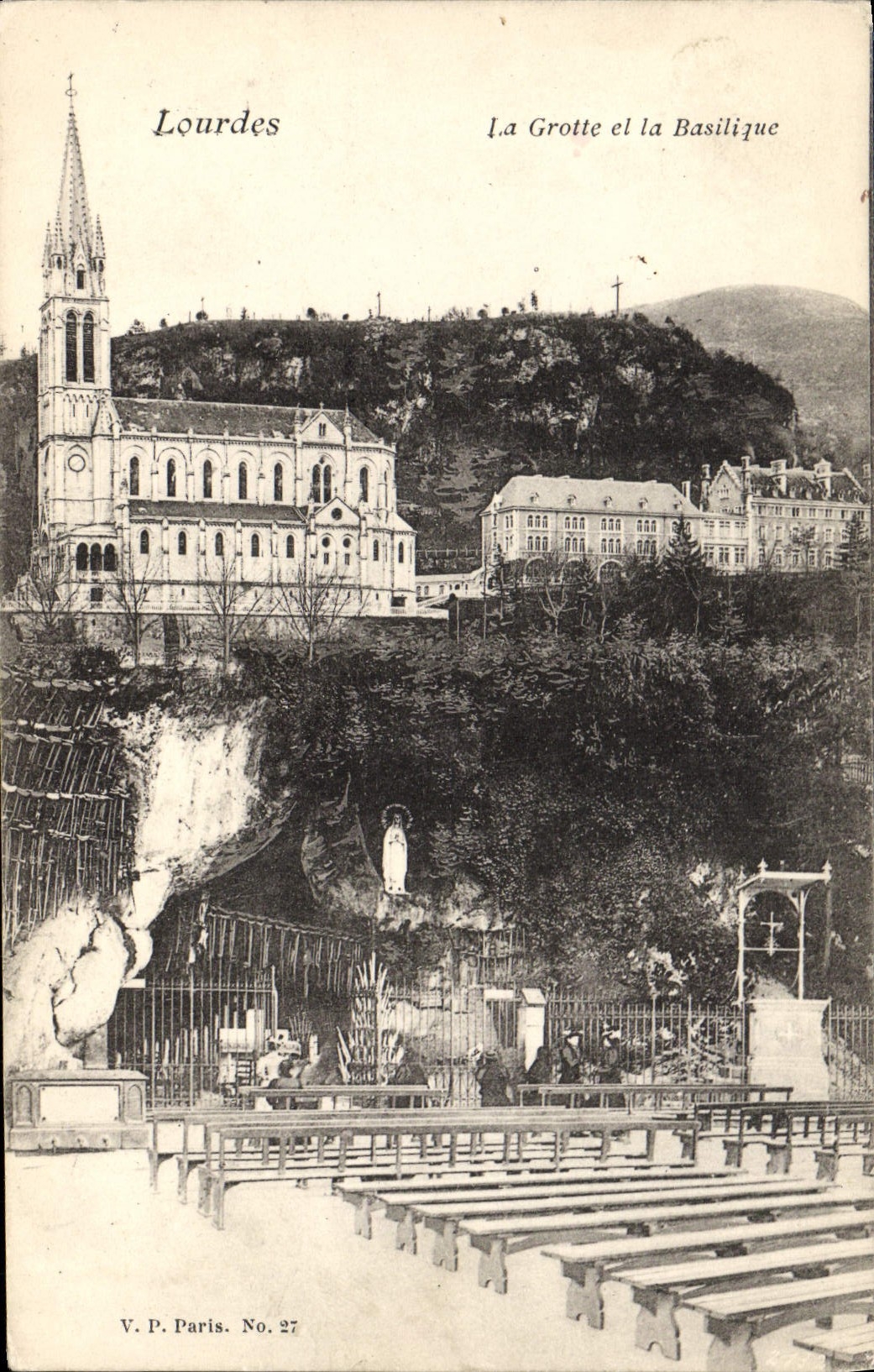 CPA Lourdes La Grotte Et La Basilique
