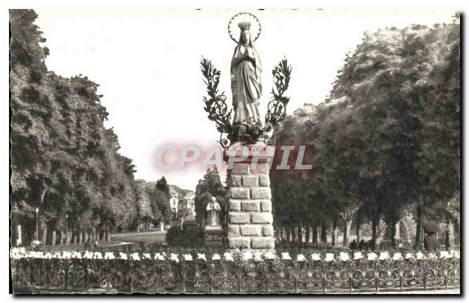 CPA Lourdes La Vierge Couronnee 