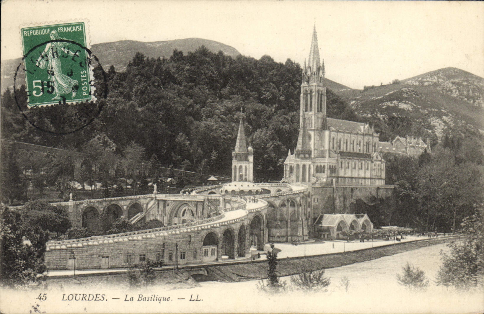 Lourdes — La Basilique — LL. — Éditeur LL, n°45