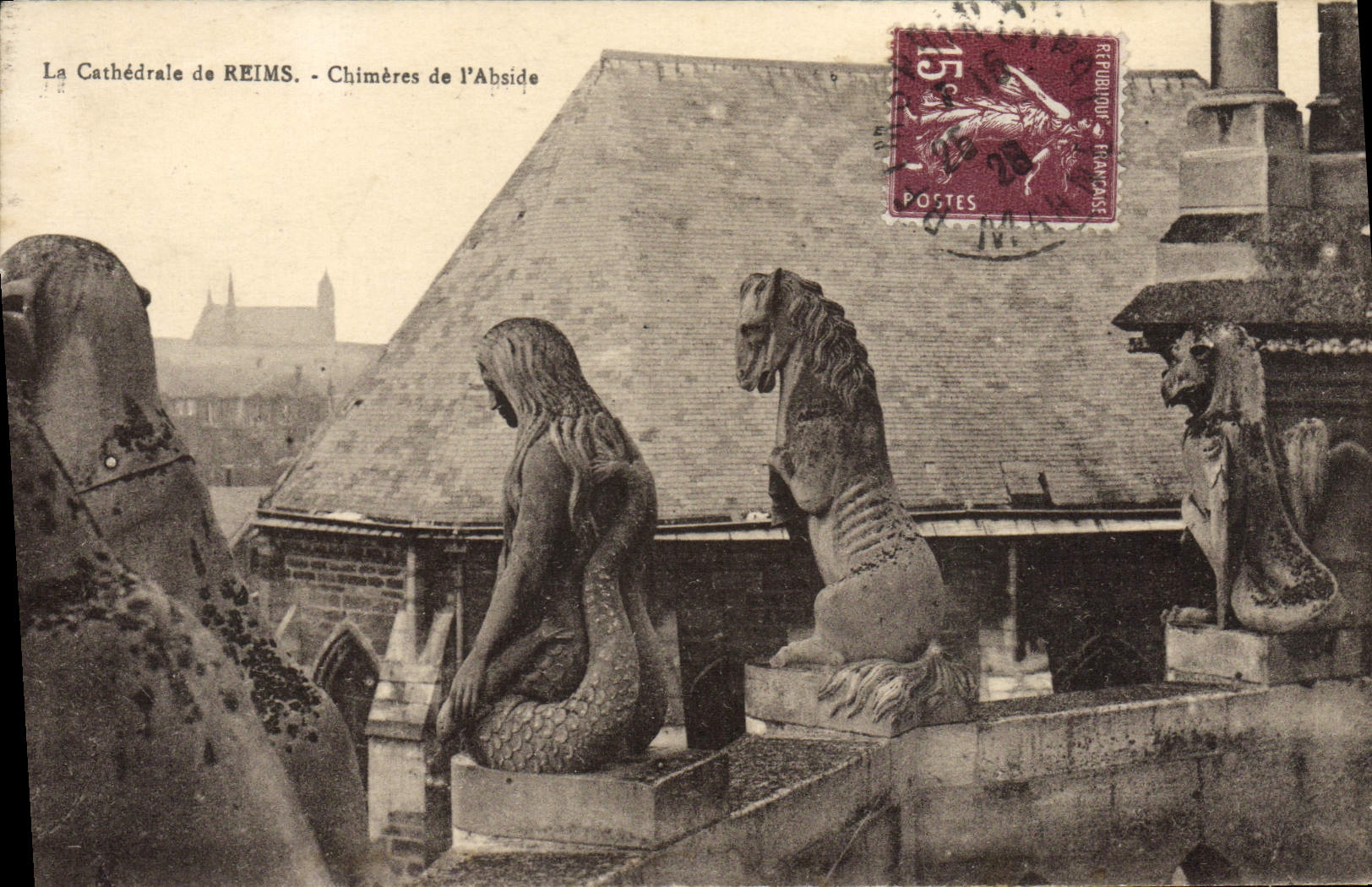 CPA La Cathedrale De Reims Chimeres De I'Abside