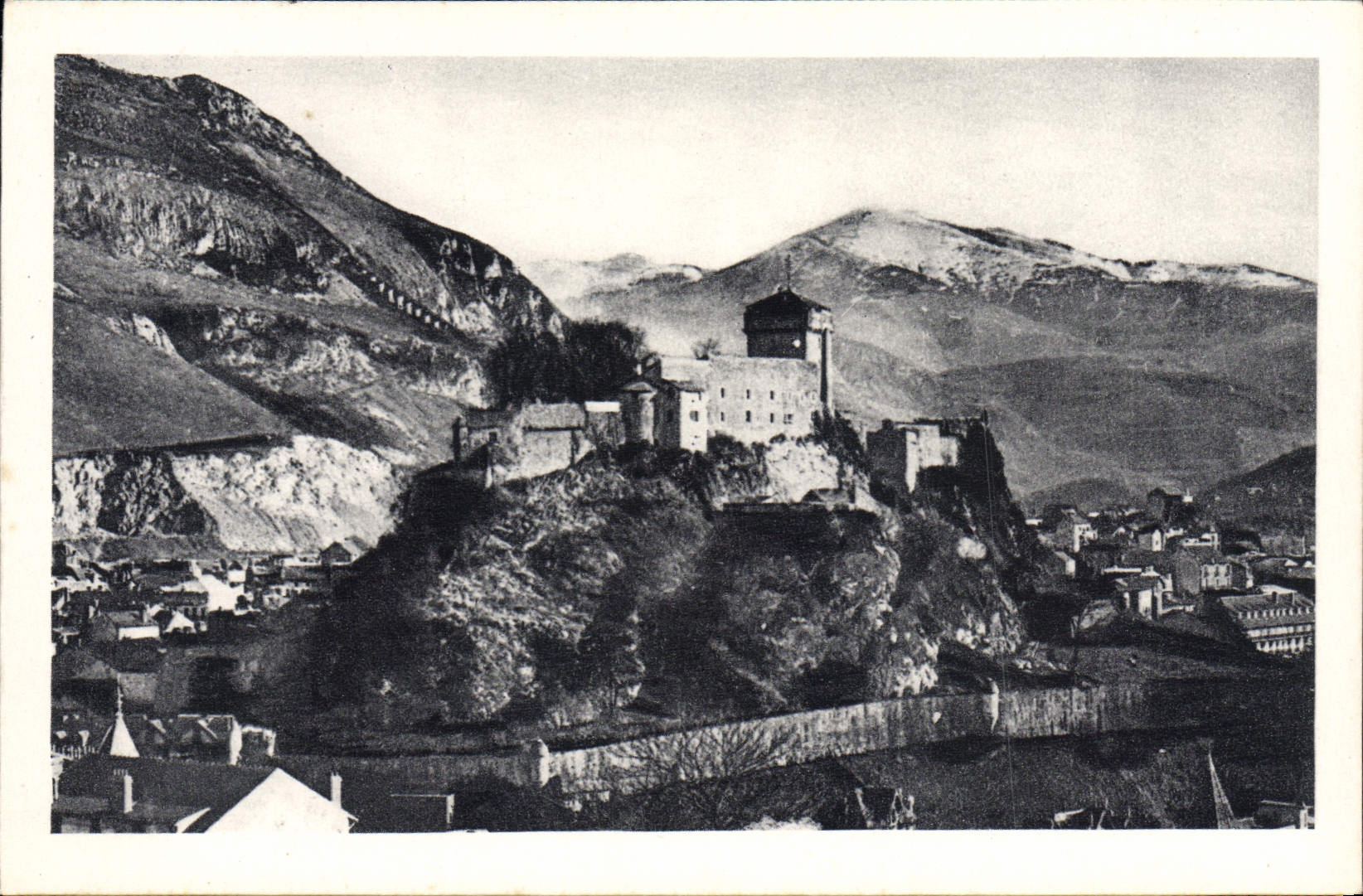 CPA Lourdes Le Chateau Fort 