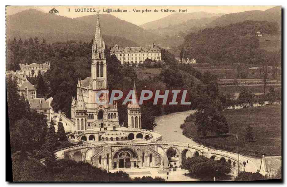 CPA Lourdes La Basilique Vue prise du Chateau Fort 