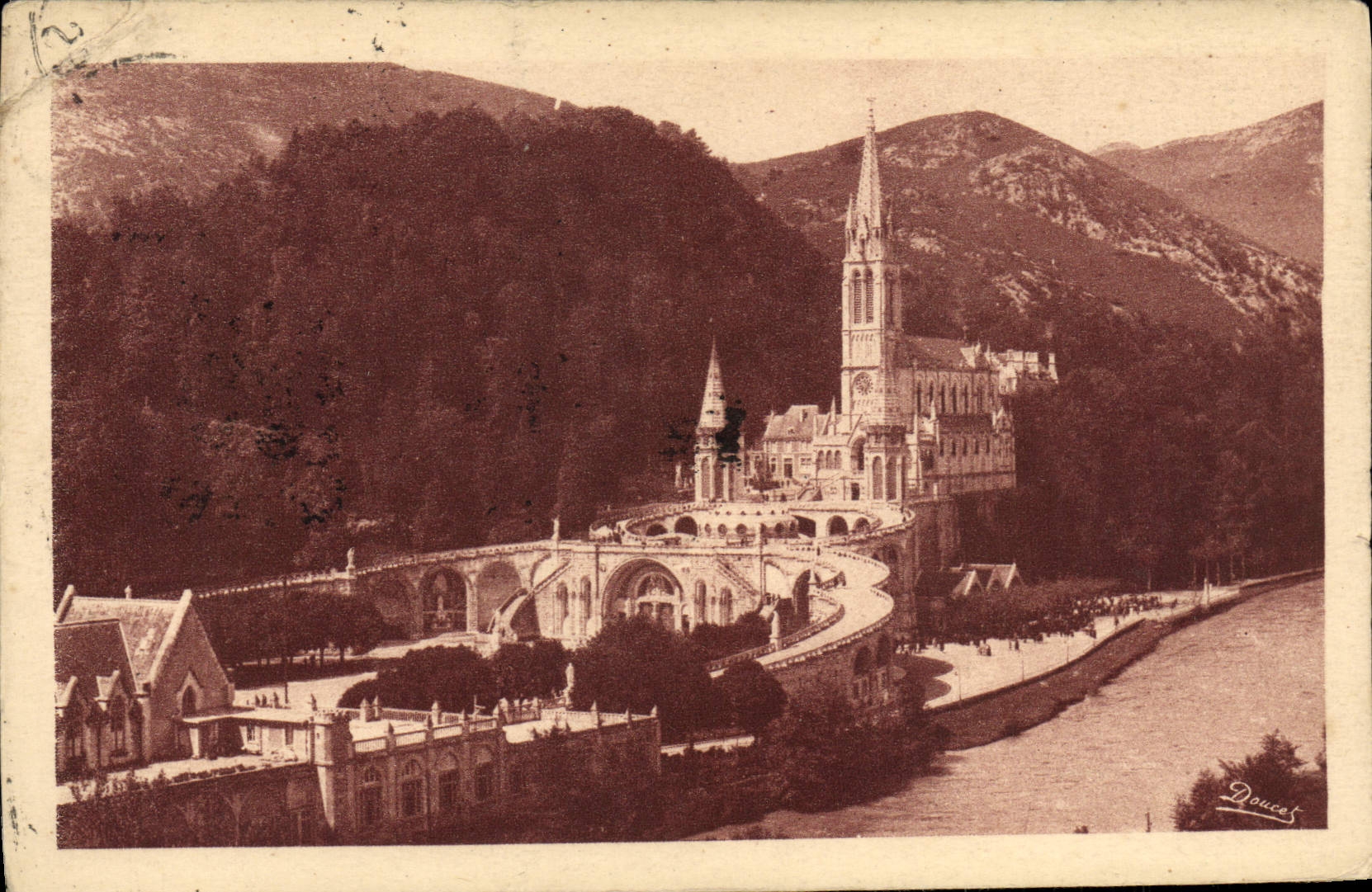 CPA Lourdes La Basilique 