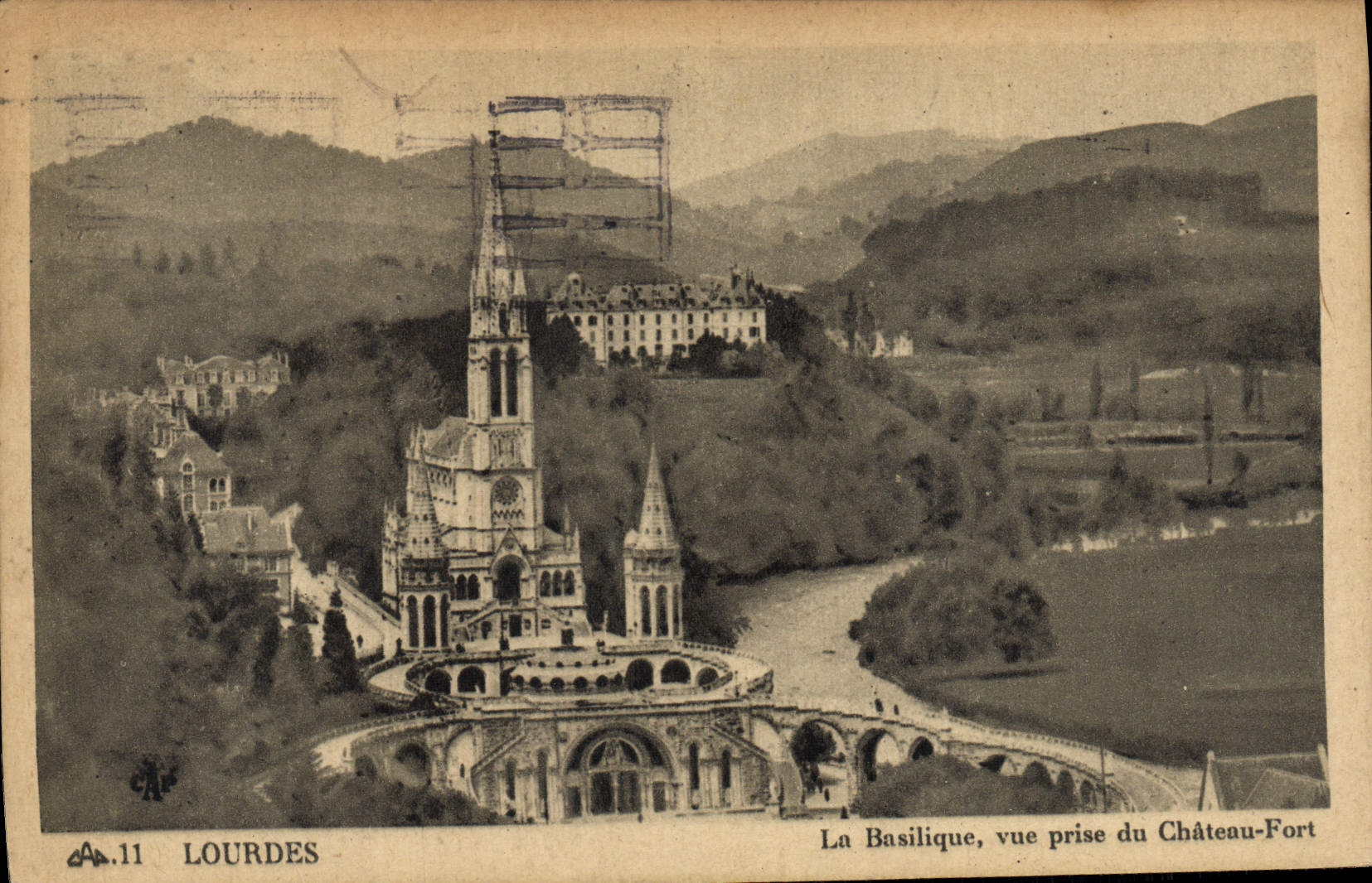 CPA Lourdes La Basilique vue prise du Chateau Fort 