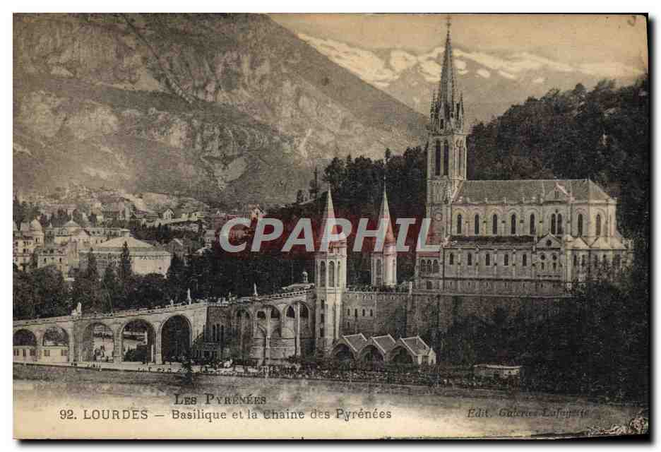 CPA Lourdes Basilique et la Chaine des Pyrenees 