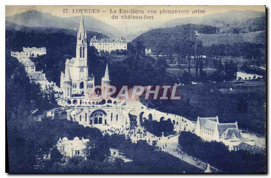CPA Lourdes La Basilique vue plongeante prise du chateau fort