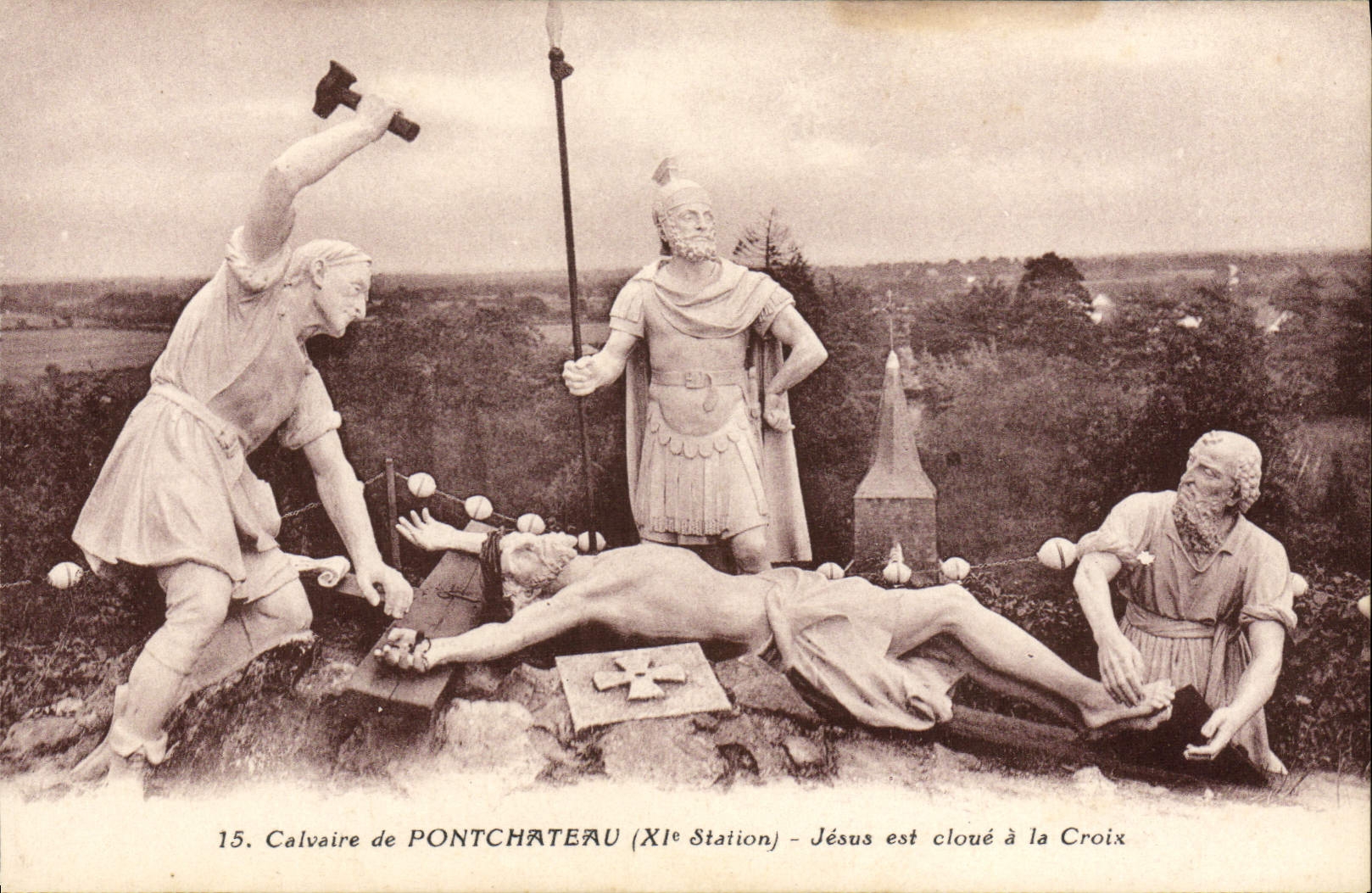 CPA Calvaire de Pontchateau Jesus est cloue a la Croix 