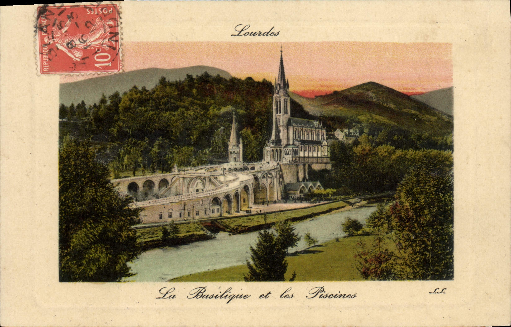 CPA Lourdes La basilique et les piscines