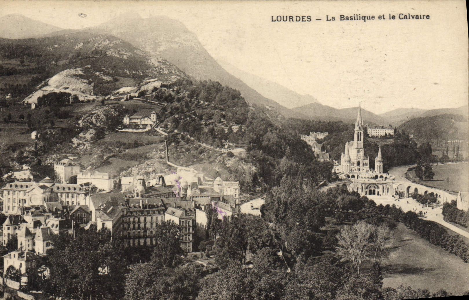 CPA Lourdes La Basilique et le Calvaire 