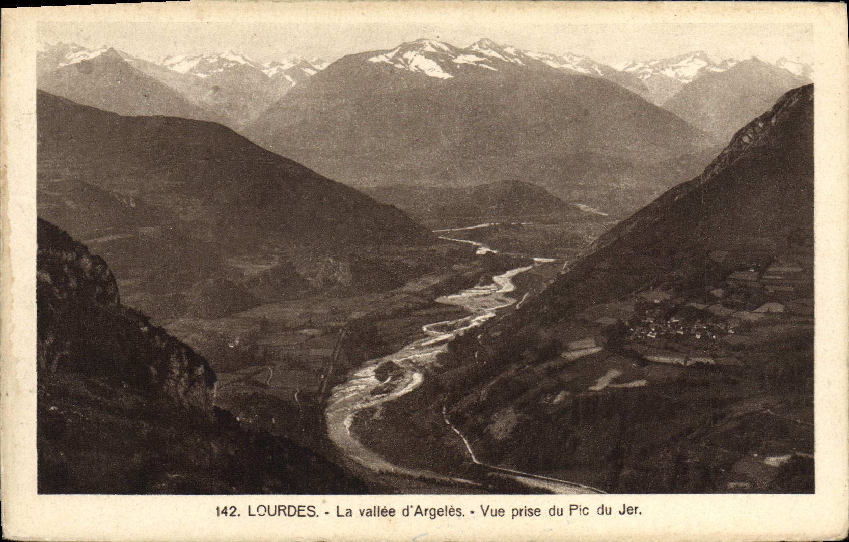 CPA Lourdes La vallee d'Argeles Vue prise du Pic du Jer