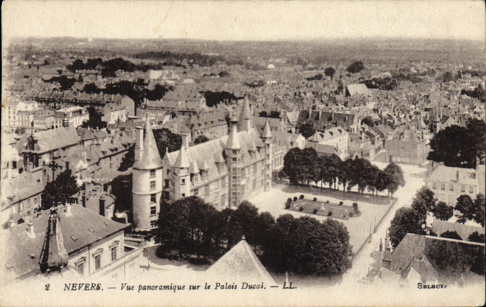 CPA Nevers Vue panoramique sur la Palais Ducal 