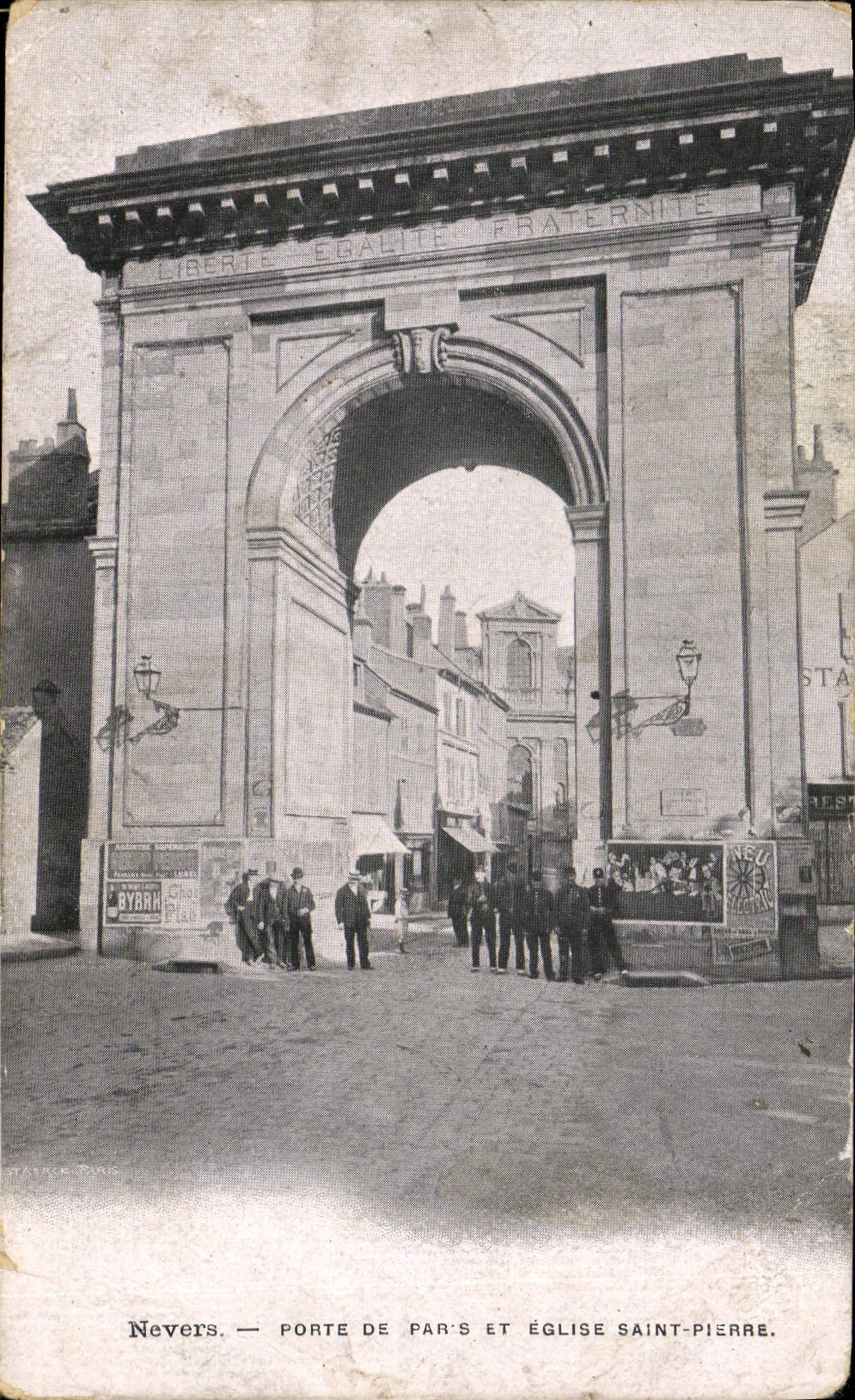 CPA Nevers Porte de Pars et Eglise Saint Pierre 