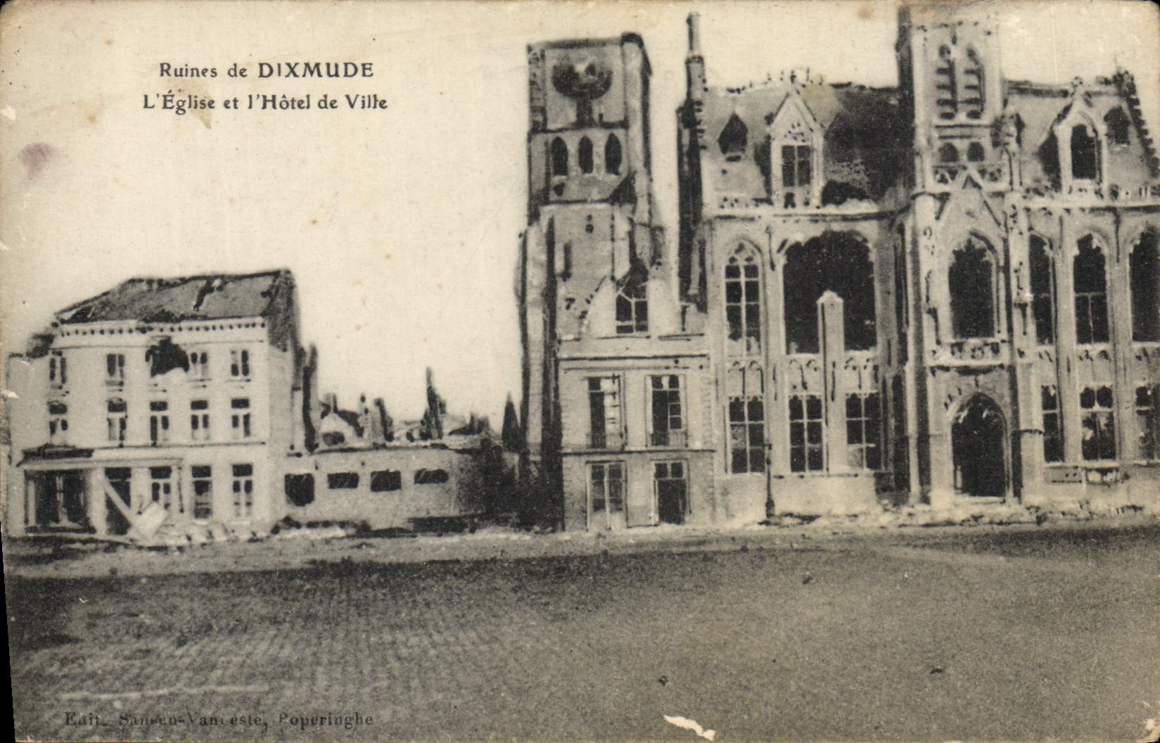 CPA Ruines de Dixmude L'Eglise et l'Hotel de ville Militaria