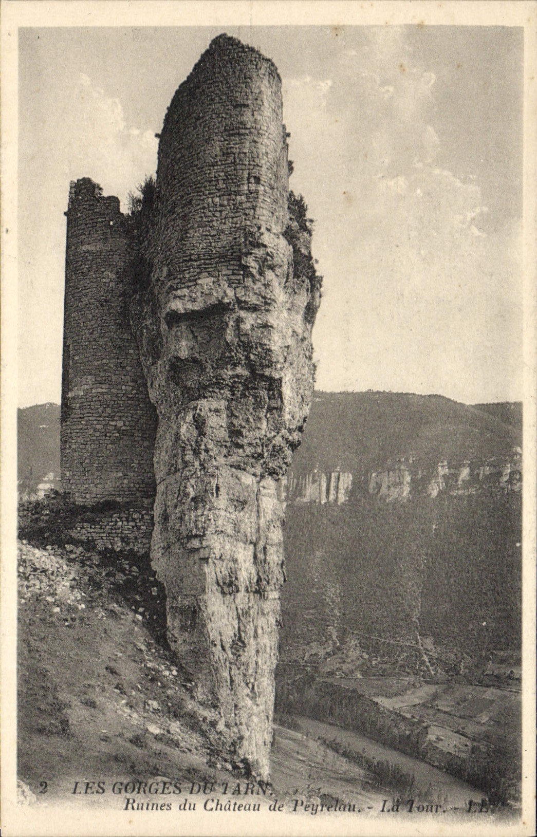 Les Gorges du Tarn — Ruines du Château de Peyrelau — La Tour — Éditeur L.E. n°2