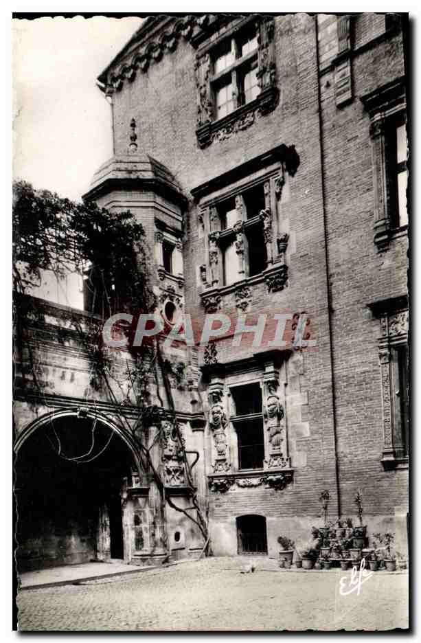CPM Toulouse Cour de L'Hotel Maynier de Lasbordes 