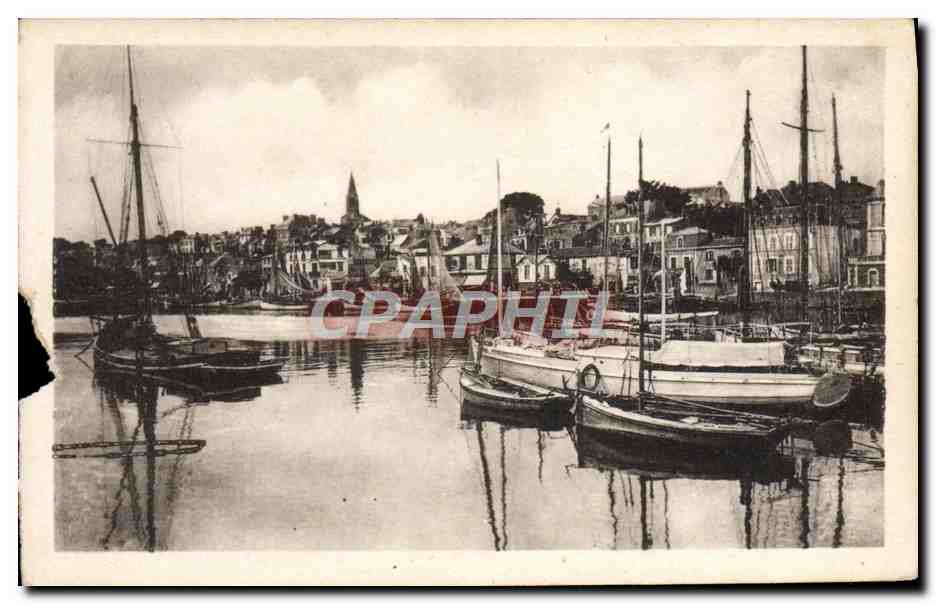 CPA Pornic Vue Generale du Quai Bateaux