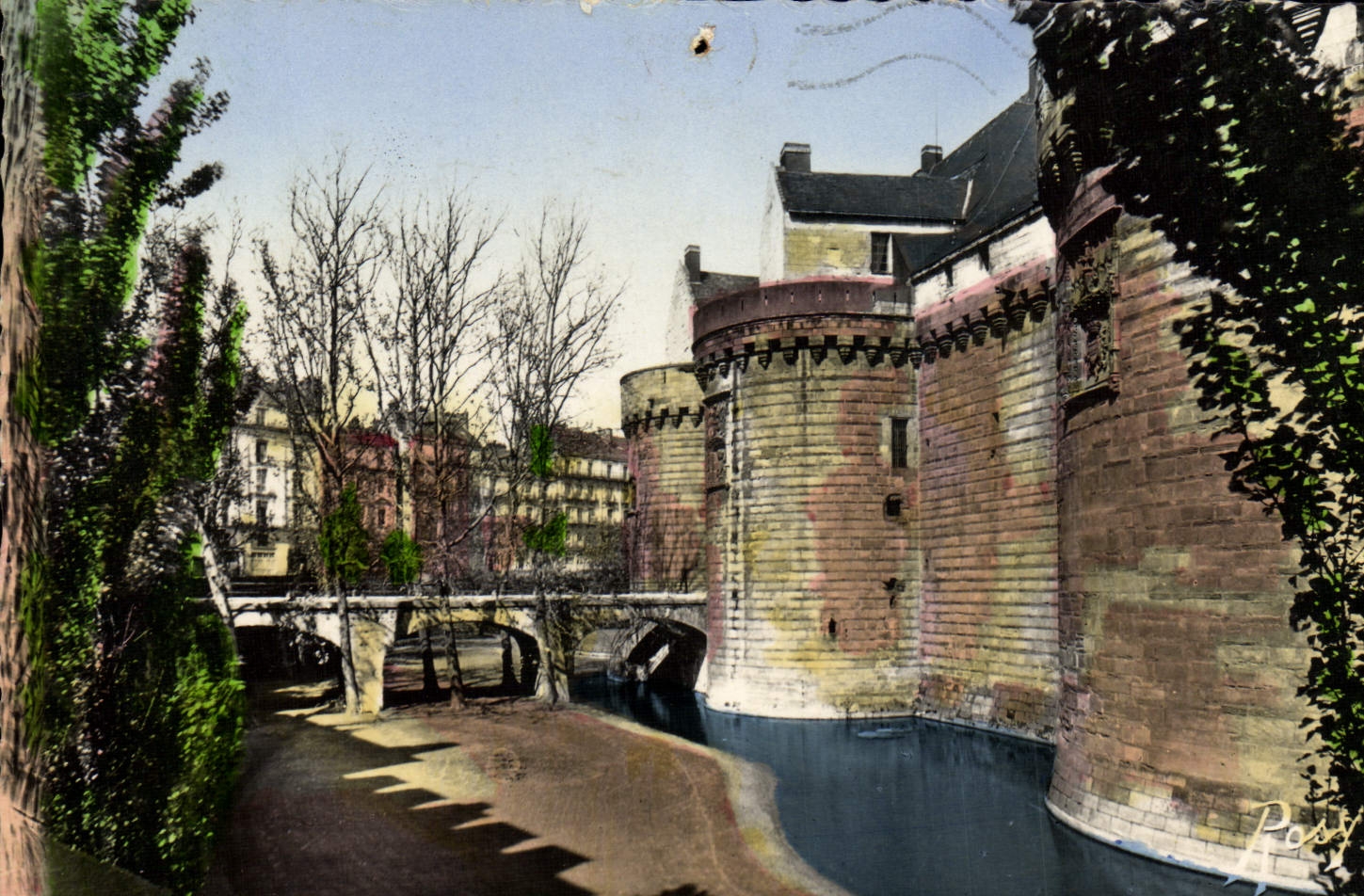 CPM Nantes Le Chateau des Ducs de Bretagne Tours du Pont levis 