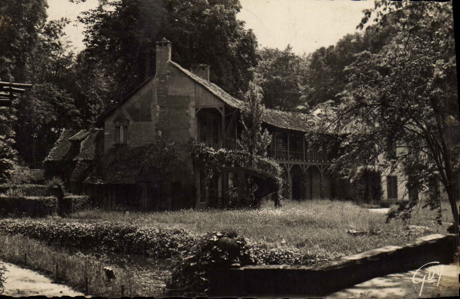 Versailles und seine Wunder — Hameau du Petit Trianon. Das Königinnenhaus — André Leconte, Paris