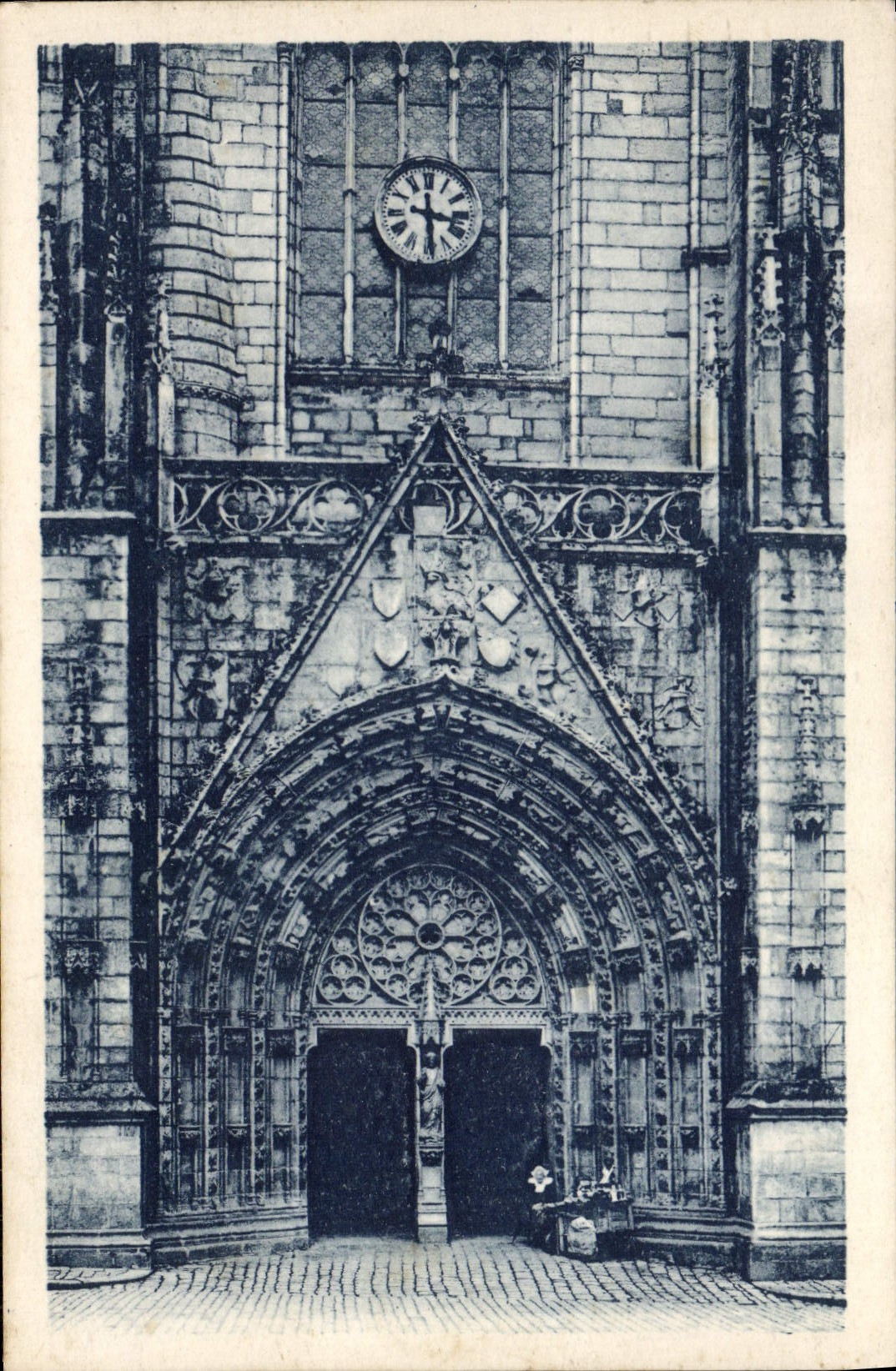 CPA Quimper Portail de la Cathedrale 