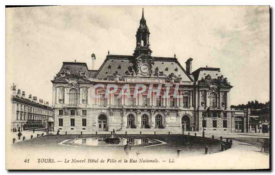 CPA Tours Le Nouvel Hotel de Ville et la Rue Nationale 