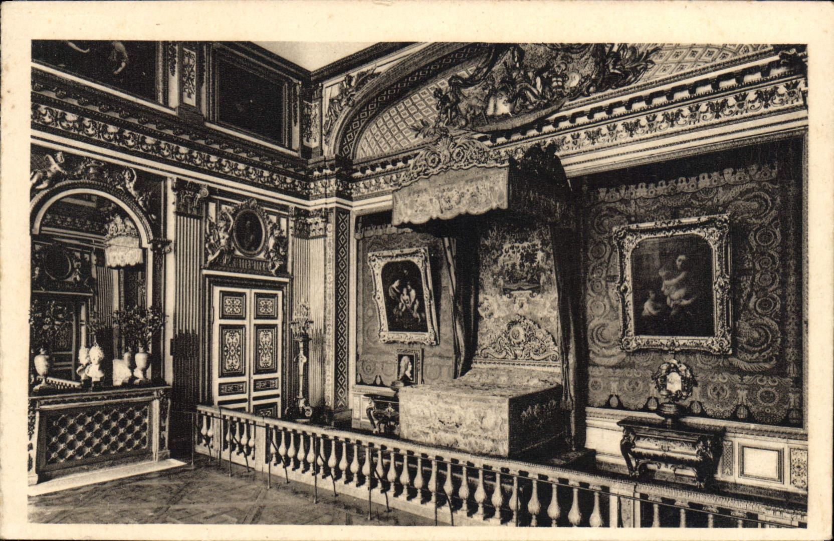 CPA Chateau de Versailles Chambre de louis XIV