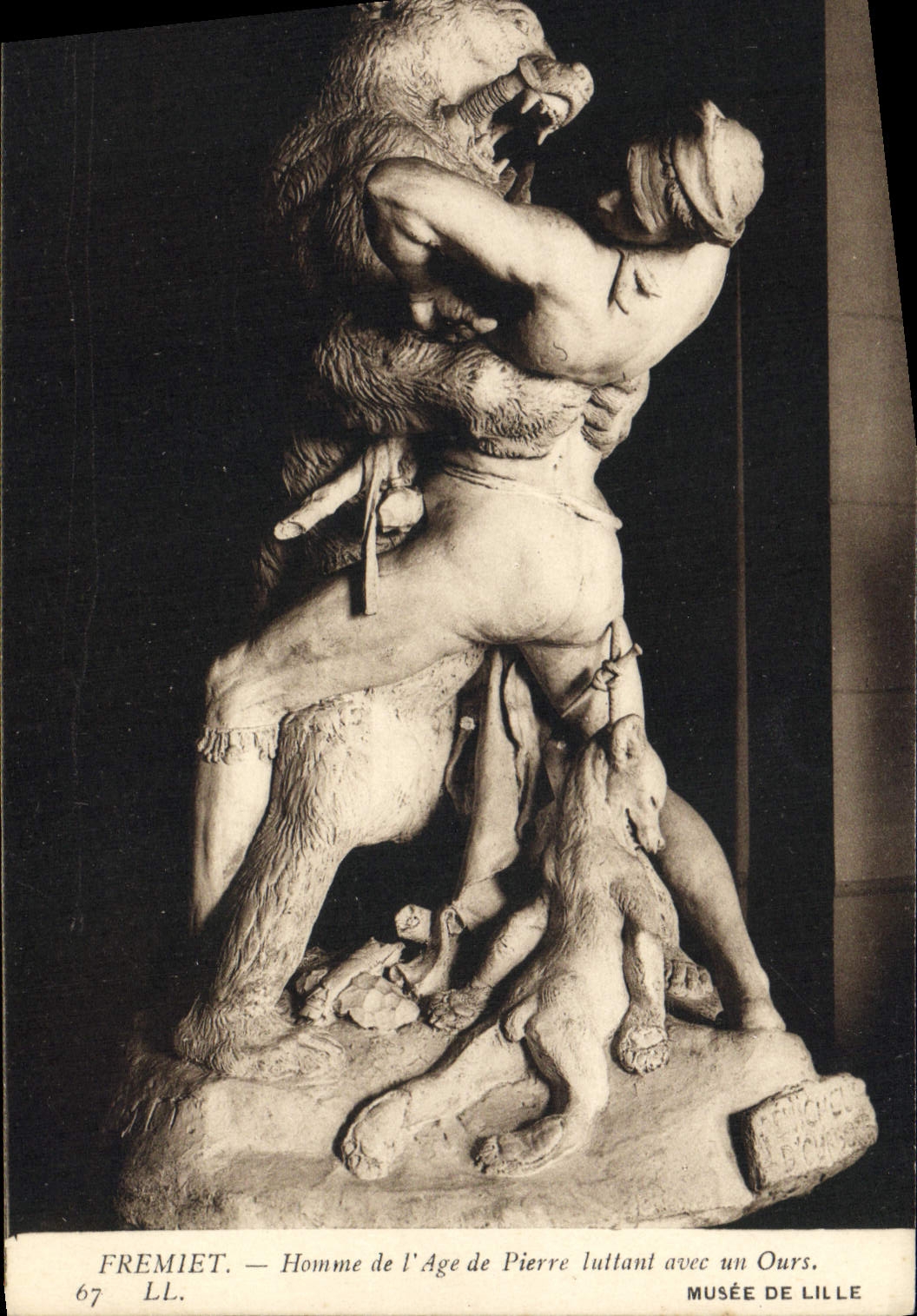 Homme de l'Âge de Pierre luttant avec un Ours — sculpture de Fremiet — Musée de Lille